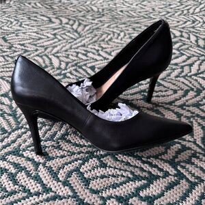 KARL LAGERFELD black pump heels